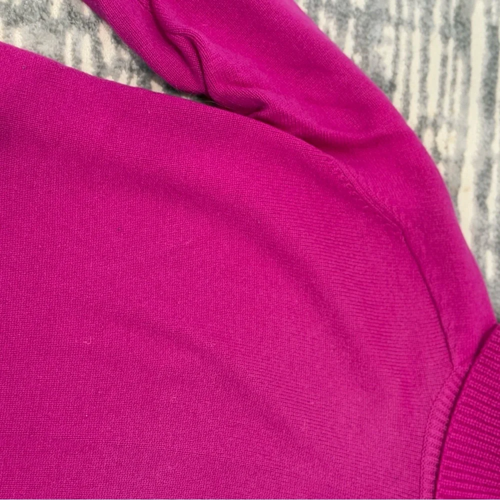 Athleta Wool Cashmere Aspen Turtleneck Sweater in electric fuschia, sz M, GUC